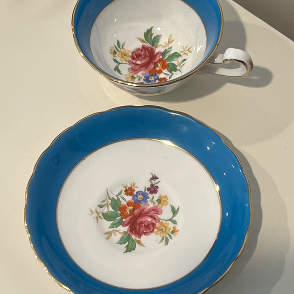 Vintage 1930s New Chelsea Staffs Made in England Blue & Floral Tea Cup & Saucer - Picture 3 of 9